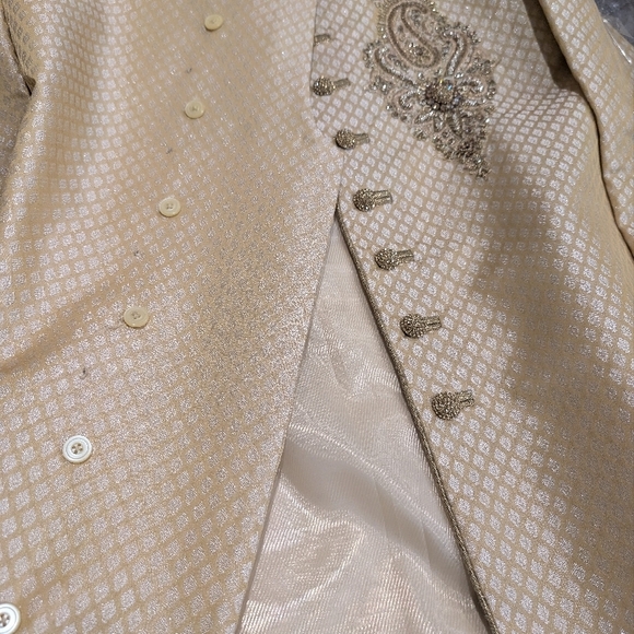 Manyavar Sherwani set with dupatta - Picture 5 of 15